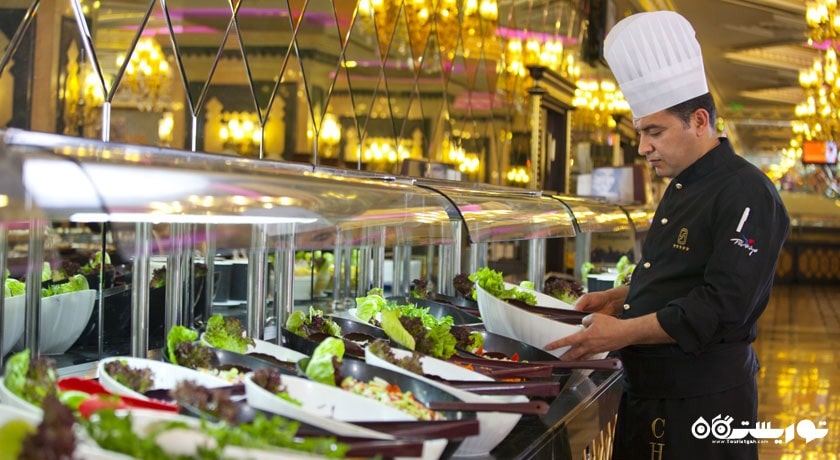 پرسنل رستوران رویال بیسترو